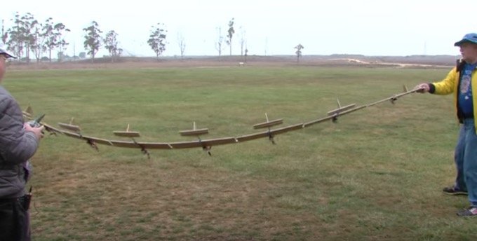 【話題映像】柔軟翼の技術で羽ばたくドローン「Flex-Plane」飛ぶ姿が胸アツすぎる! 突風に耐える強度&軽い、これぞ次世代!!の画像1