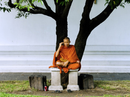 なんてこっタイ！ タイ僧侶が日本のAV吟味姿で話題、なぜ危険を冒してまで購入しに？の画像1