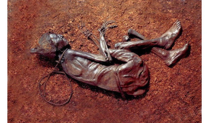 泥炭地で発見された「生きているようなミイラ」5選! 4000年前の人間が苦悶の表情で今そこにいる不思議の画像2