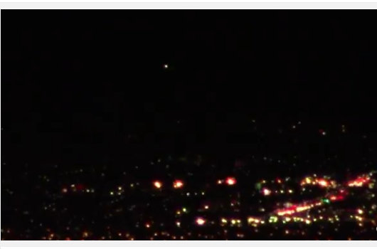 「雲を飲み込む/吐いてる」UFO?が激写される! 専門家は100%宇宙人製と断言!の画像5