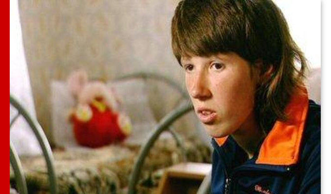 ターザンもびっくり!? ヤギからダチョウまで、動物に育てられた真の野生人間5選の画像2
