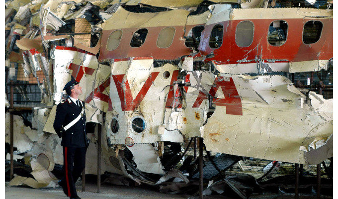 本当にあった身の毛もよだつ航空機事故5選!! 空中分解、エンジン脱落、機長吹っ飛びまで…!の画像3