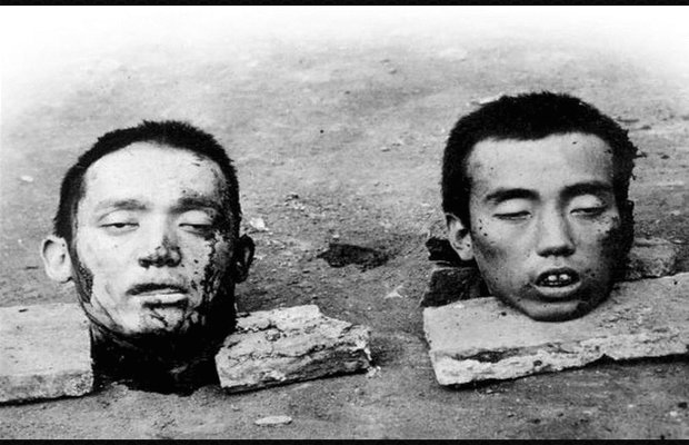 【歴史的閲覧注意】公開処刑は大衆娯楽のひとつだった! 斬首、肉削ぎ、銃殺の決定的瞬間を捉えたクラシックな残虐写真たちの画像11