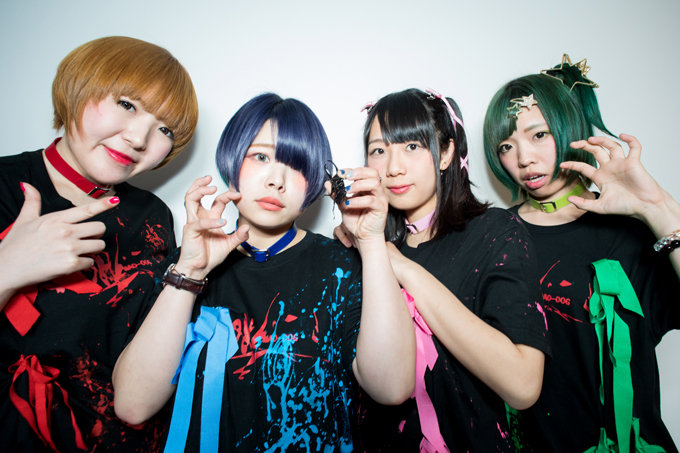 ライブでカブトムシを食べて解雇された地下アイドル、懲りずにコオロギ食に挑戦!「かみつき!MAD-DOG」インタビュー!の画像2