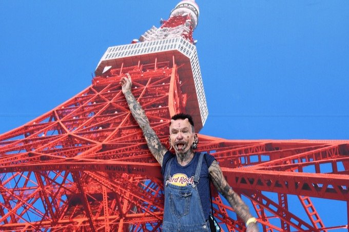 舌真っ二つ、頭に角、顔面にホワイトタトゥー…ラス・フォックスが来日&生対面!(ケロッピー前田インタビュー)の画像1