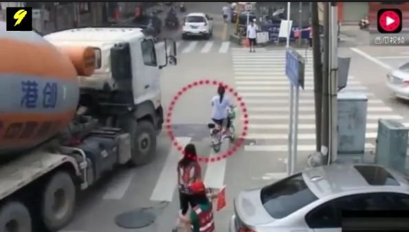 【閲覧注意】ジャンピング追突、自殺者落下、殺人的巻き込み… 何でもありの中国・最凶交通事故10選! 地獄の道路交通事情を見よ!の画像1