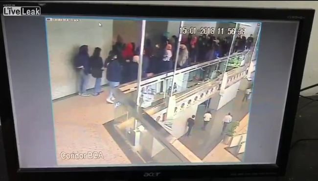 【閲覧注意】証券ビル2階が突然崩落、80人が巻き込まれる瞬間! 安全点検のリアル落とし穴=インドネシアの画像1