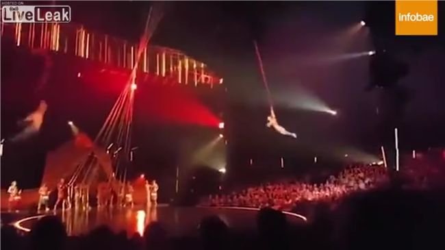 【閲覧注意】シルク・ドゥ・ソレイユの団員が空中ブランコから落下して死亡! サーカスという非日常で起きたリアルな死亡事故の瞬間の画像3