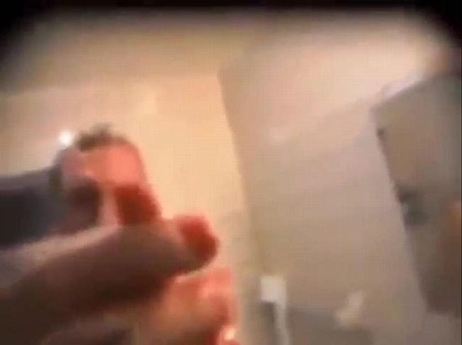 【閲覧注意】自らの耳たぶを切り落として食べる米国人作家が超ヤバい! 激痛に絶叫するも満面の笑み… これは狂気か、芸術か!?の画像3