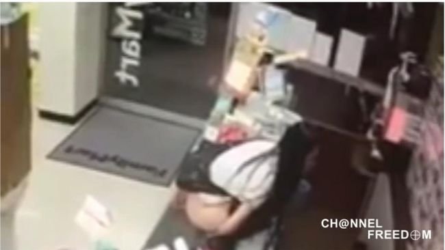 【閲覧注意】コンビニ店員にブチ切れた女が突如カウンターで放尿! その後、冷静におしっこを飲み…微増するスカトロ系迷惑女たち=台湾の画像3