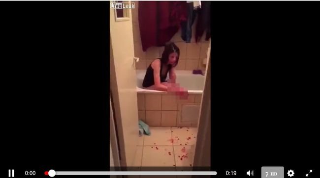【閲覧注意】美少女18歳を性奴隷にした男の鬼畜DV映像が流出! 切る、殴る、舐めさせる… 逃れられない流血地獄=ルーマニアの画像1