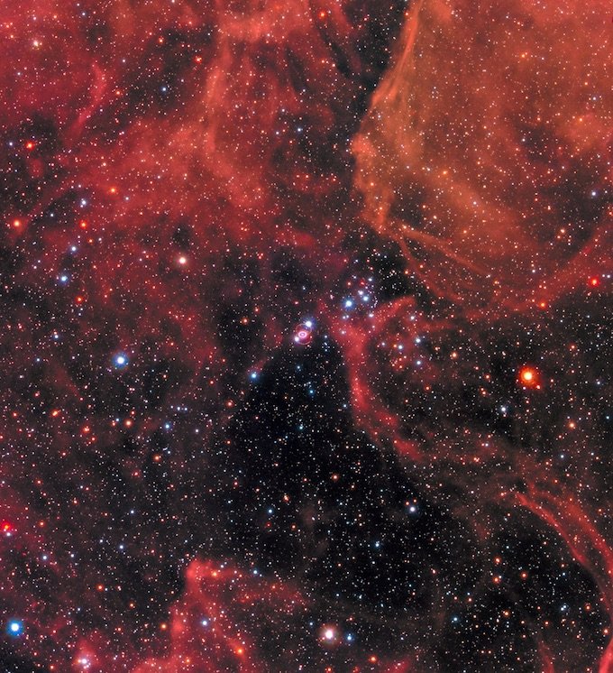Alien_Starship_near_Nebula05.jpg
