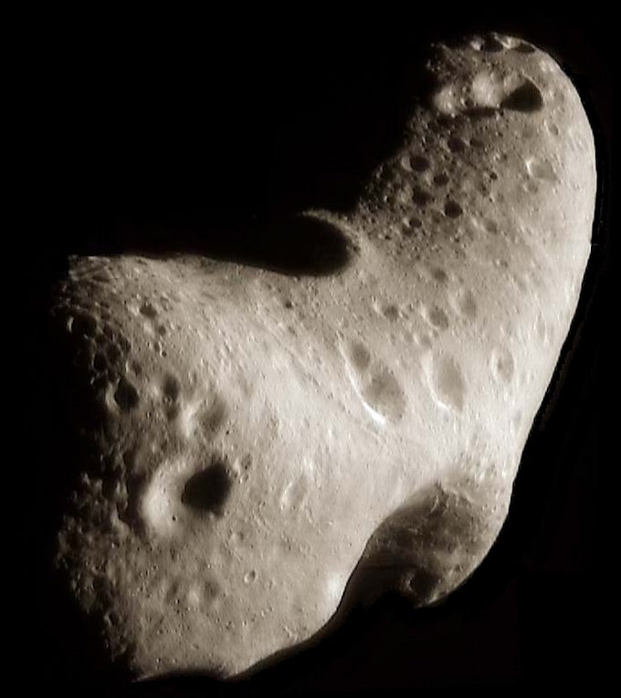 衝突疑惑の小惑星エロスに謎のゲートと彫刻をNASAが激写? 専門家「エイリアン基地の可能性」の画像1