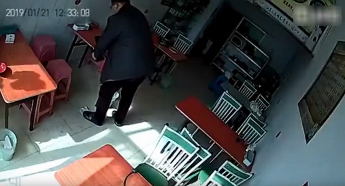 【閲覧注意】この直後、レストランで起きたトンデモなく恐ろしい事態とは!? 激しい破壊音、響く絶叫… 赤い服が命取りに!?の画像1