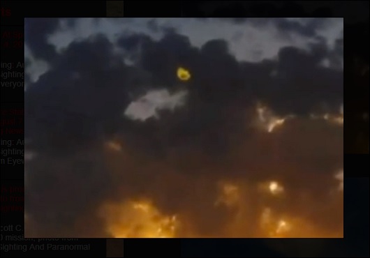 【動画】前代未聞！ 黄金のUFOが連日カリフォルニア上空に出現!!の画像1