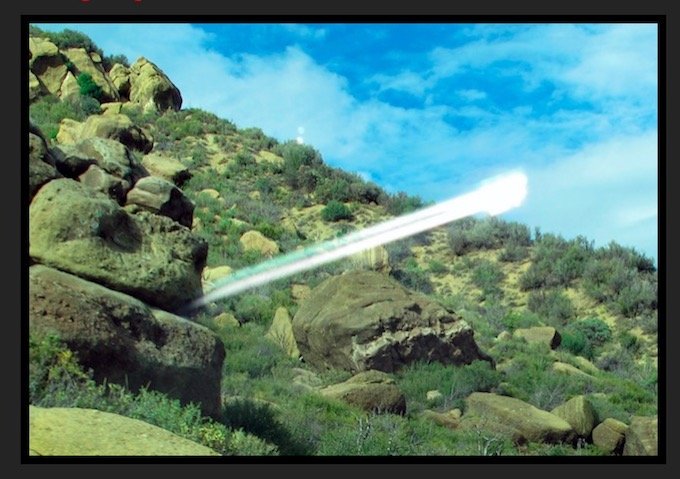 【衝撃画像】カリフォルニア砂漠地帯で謎すぎる発光体見つかる!! 地下基地から現れた小型UFO!?の画像3