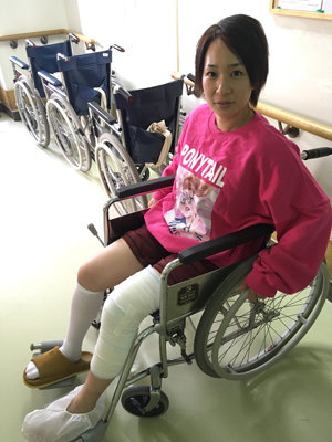同性婚の一ノ瀬文香が靭帯断裂プチッで悲痛入院! 緊急インタビュー「術後の痛みは想像を絶する」「吉本坂46への思いは…」の画像3