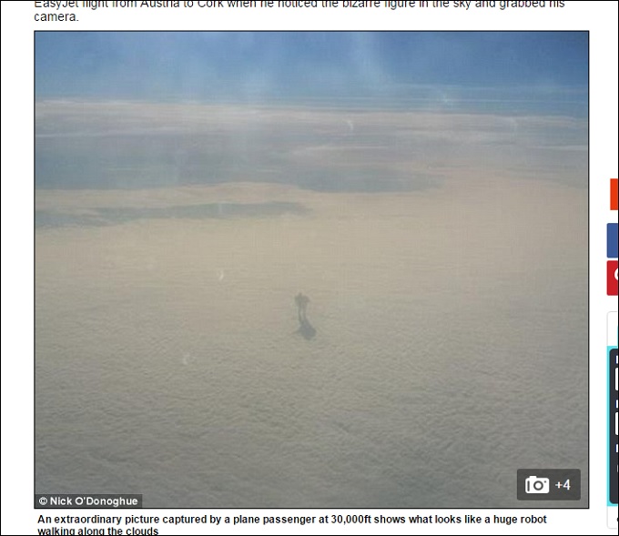 「雲の上の巨人」が飛行機から激写される？ 高度9,000m上空で仁王立ちする姿に衝撃の画像1