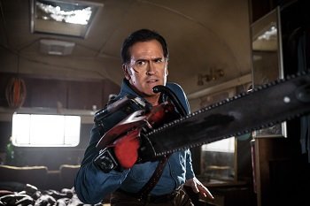 【死霊のはらわた×今野杏南】悪霊をチェーンソーでギッタギタ Fカップが吹き出す返り血でビッシャビシャ!の画像2