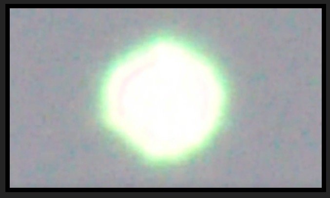 スロヴァキア上空に超強烈発光するオーブ型UFOが出現! ケムトレイルとの関連めぐり憶測飛び交うの画像2