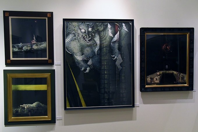 推理作家・折原一の骸骨だらけの仕事部屋を完全再現! 暗黒画家・石田黙の正体も判明 『メメント・モリ』展がヤバいの画像12