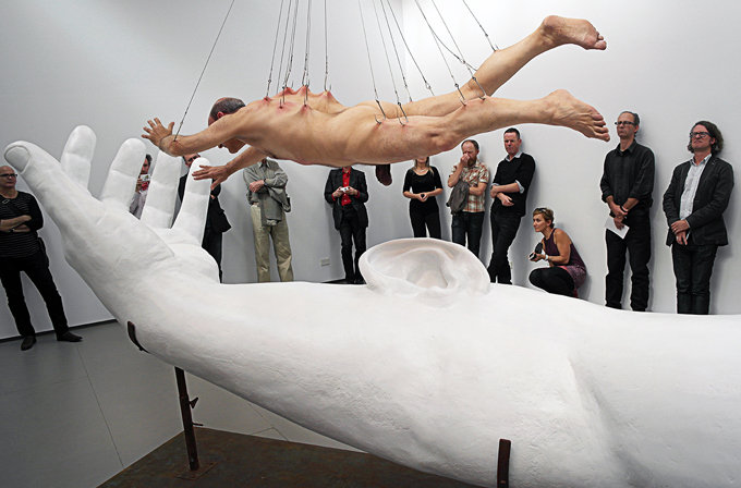 Stelarc_02_Ear-On-Arm-Suspension-PP.jpg