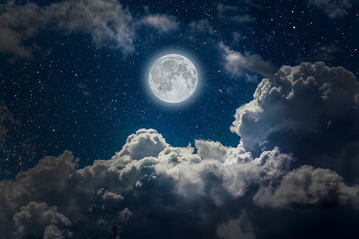 Google Moonが謎の真四角なゲートを激写! UFO地下基地への入り口としか思えない形状に驚愕!の画像1