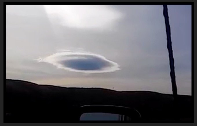【衝撃映像】カムフラージュに失敗した「雲型UFO」激撮! 専門家「機体の金属部分が反射してる」=アリゾナの画像1