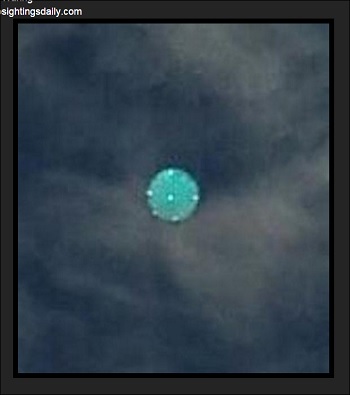 雲にぽっかり空いた巨大な穴!! UFOか、自然現象か?の画像2