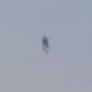 【衝撃動画】「空中を歩く人間」が激写される！ 各地で相次ぐあり得ない飛行物体の謎の画像2