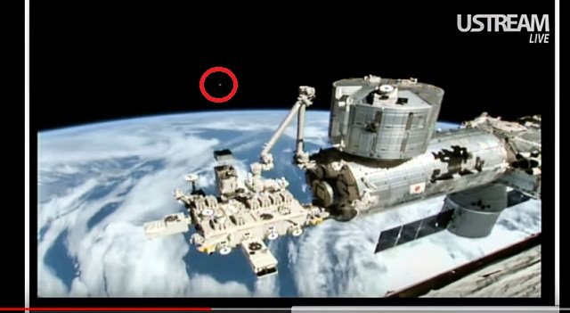 すでに人類が宇宙人と戦争していた決定的証拠が激撮される! 地球からUFOを狙った「地対宇宙レーザー」発射、ワームホールの可能性も!の画像1