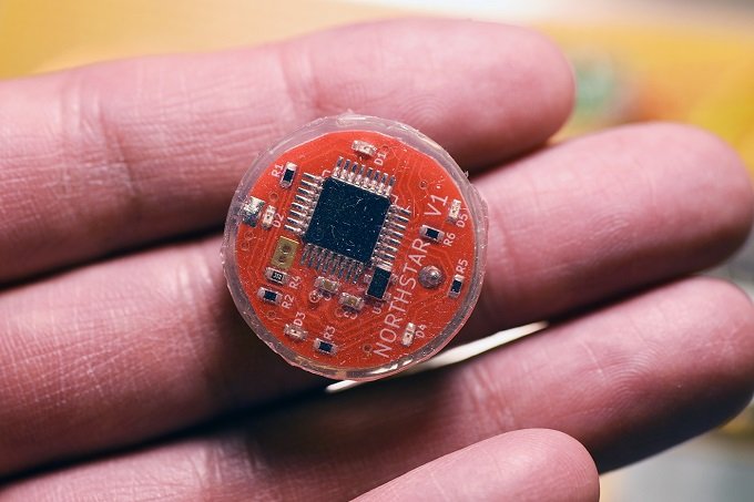 体に磁石を埋め込んだケロッピー前田が衝撃暴露「電磁場を感じる、皮膚下の磁石がブルブル振動する」! AIとボディハッキングも!の画像9