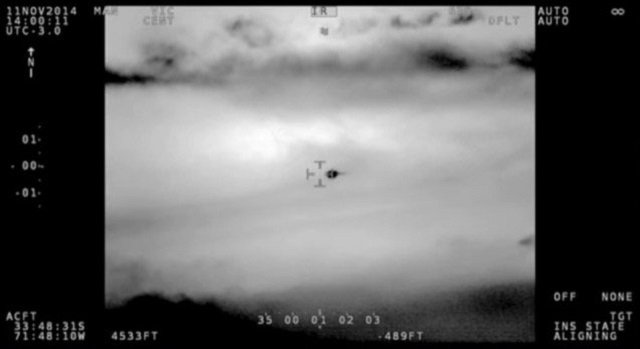 チリに「御札型UFO」6機が出現、超ゆっくり移動する様子が激写！専門家「地球外から飛来したUFO」【衝撃動画】の画像1
