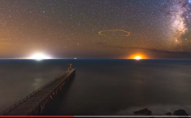 英紙に「最も奇妙」と言わしめた「ぐるぐるUFO」が激写される! 異次元ポータルの可能性も=カリフォルニアの画像3