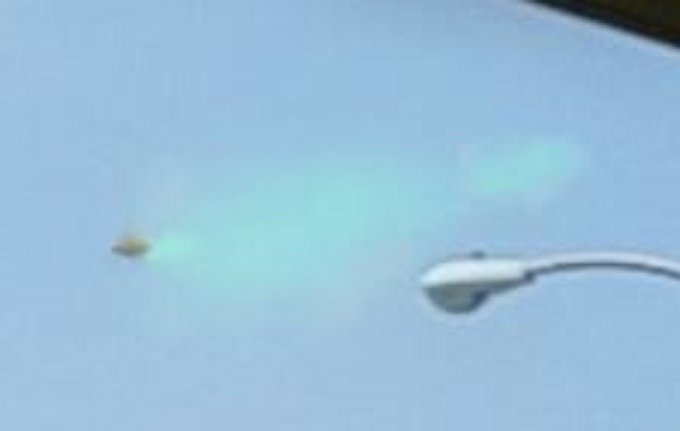 「緑色の煙」を散布するUFOが激写される?放射線物質か? 有害化学物質含むケムトレイルの可能性も!?の画像3