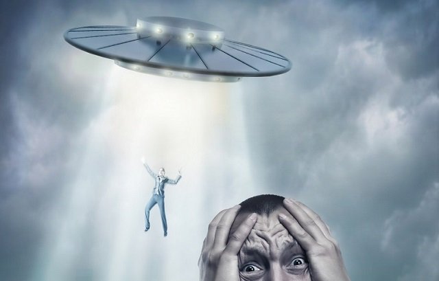美しすぎる宇宙人「クラリオン星人」の顔写真を公開した男! 宇宙と生命の事実も暴露「彼らは私を壊してしまいました」の画像1
