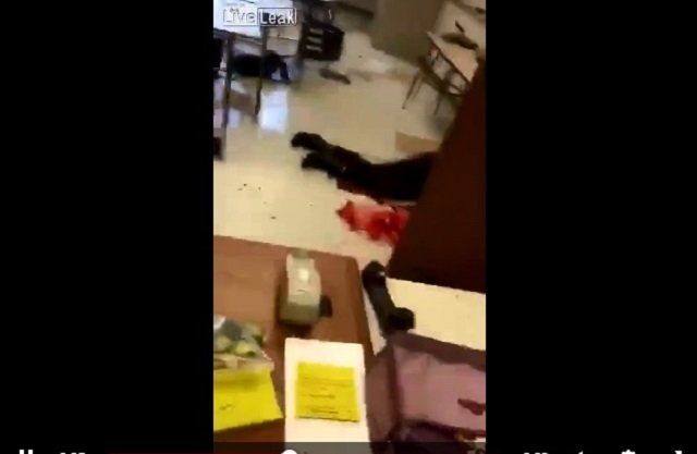 【閲覧注意・米高校で銃乱射】生徒が撮影した銃撃中の動画が流出! 教室に銃音・悲鳴・血の海…「襲撃は皆予想していた」の画像6