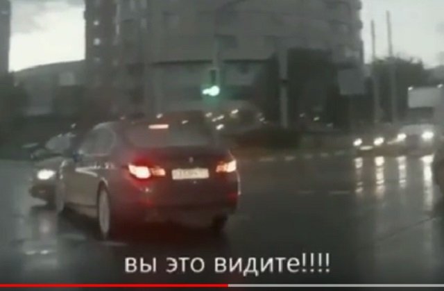 いないはずの車が急に飛び出す「ゴーストカー」を激写、話題騒然! 錯視か、テレポーテーションか「何度観ても理解不能」の画像4