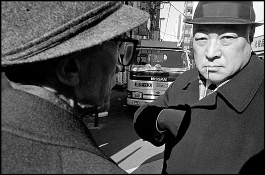 外国人が撮影したニッポンのヤクザ・ドヤ街!! 違法すれすれ、マグナムの圧巻キャンディットフォトの画像5
