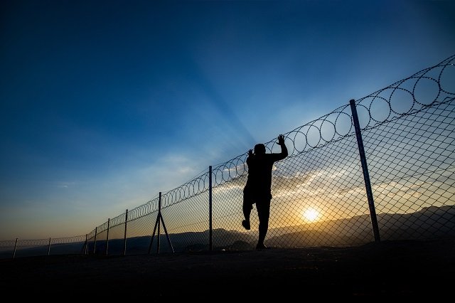【日本怪事件】平尾受刑者だけじゃない、殺人未遂犯が脱獄した「広島刑務所中国人受刑者脱獄事件」がヤバイ! 5mの塀を乗り越え、ナイフを持ち…の画像4