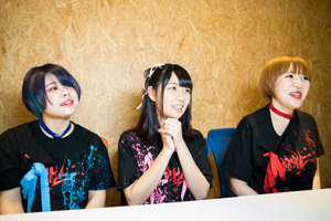 ライブでカブトムシを食べて解雇された地下アイドル、懲りずにコオロギ食に挑戦!「かみつき!MAD-DOG」インタビュー!の画像3
