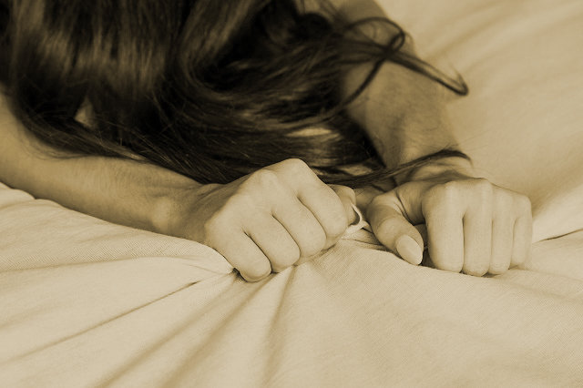 奇習! 空襲警報の中、どさくさに紛れて行われた濃厚SEX ― 知られざる戦時不倫カップルの性事情を目撃者が語るの画像2