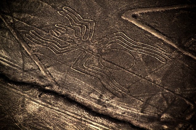 【衝撃】NASAが火星で「クリセ・エイリアンの顔」を激写! 100%宇宙人の姿…ナスカの地上絵とも関連か!の画像1