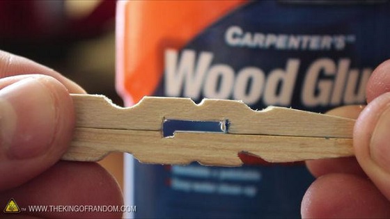 洗濯バサミでオモチャ拳銃を簡単に作成! タマはマッチ棒!?の画像1