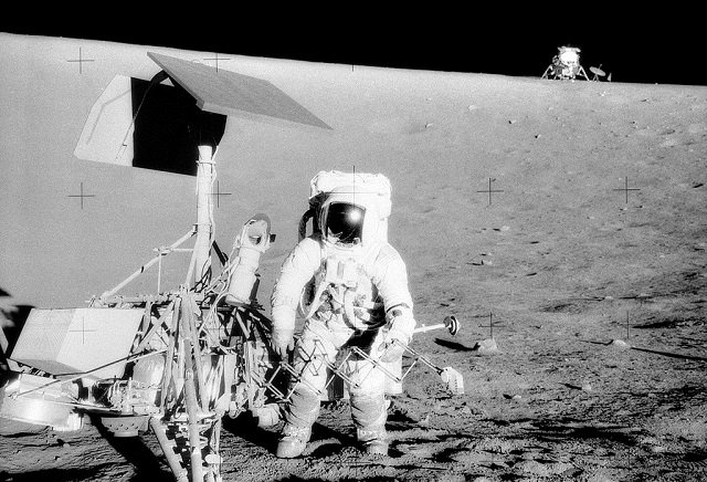 現役NASA宇宙飛行士「月に行く技術はない、もはや不可能」と爆弾証言！ 有人月面探査の真実とは？