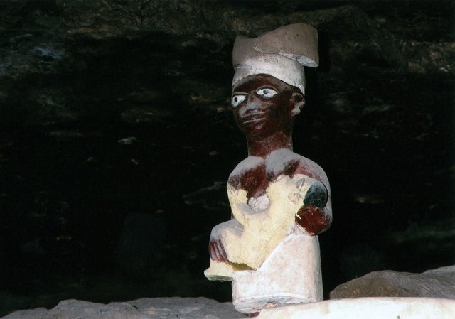 ナイジェリアの聖地「オルモ・ロック」に写真家・酒井透が潜入！ 白人を血で呪ったオリシャ（神）の最高聖職者に会って占い体験！の画像3