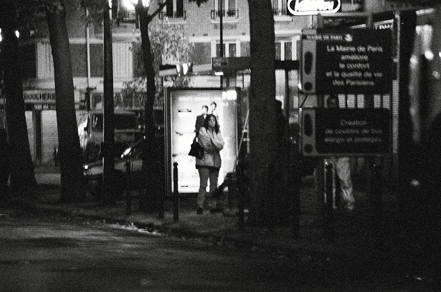 命懸けで撮影した「90年代パリの街娼」貴重写真を公開！ スタイル抜群ミニスカ若娘たちの姿とは!?の画像1