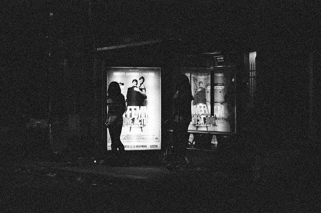 命懸けで撮影した「90年代パリの街娼」貴重写真を公開! スタイル抜群ミニスカ若娘たちの姿とは!?の画像4