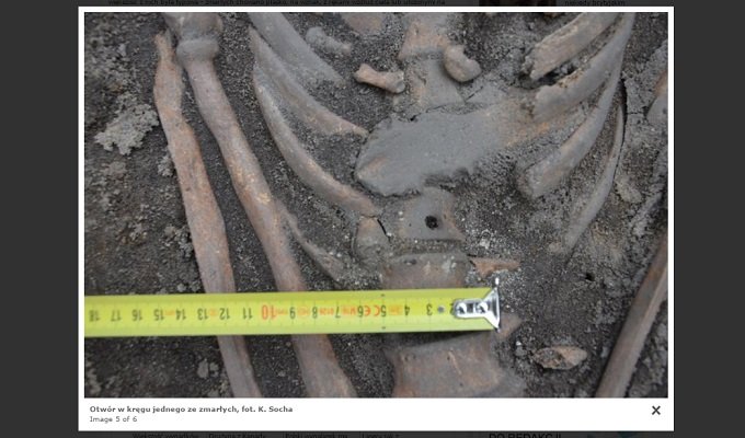 14世紀に実在した「吸血鬼」の遺体が発見される! 膝が破壊され、背骨に杭…考古学者も困惑!=ポーランドの画像3