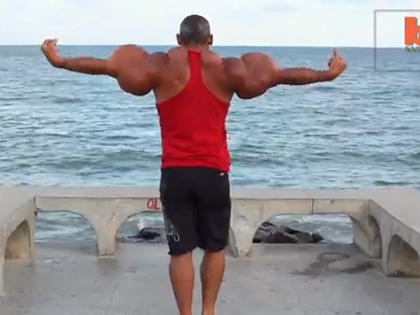 ブラジル最大の筋肉を誇る「ポパイ人間」!!　ドーピングで極限まで腕を太くした男！の画像1